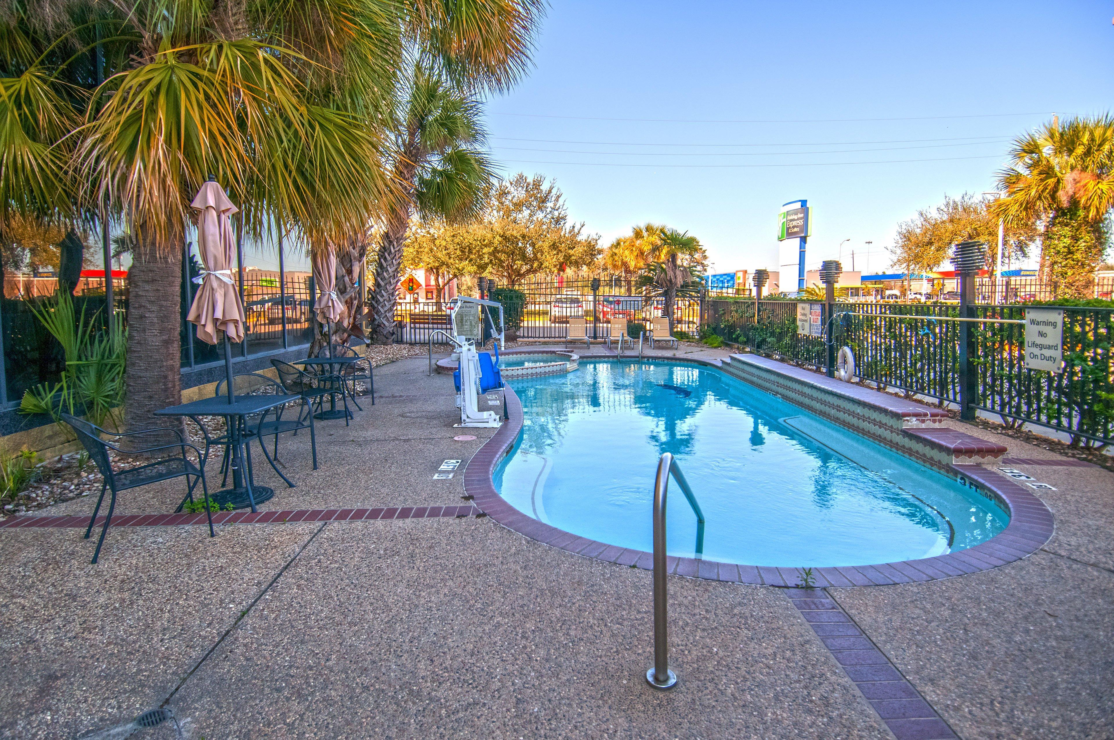 Holiday Inn Express Hotel & Suites Houston North Intercontinental By Ihg Exterior foto