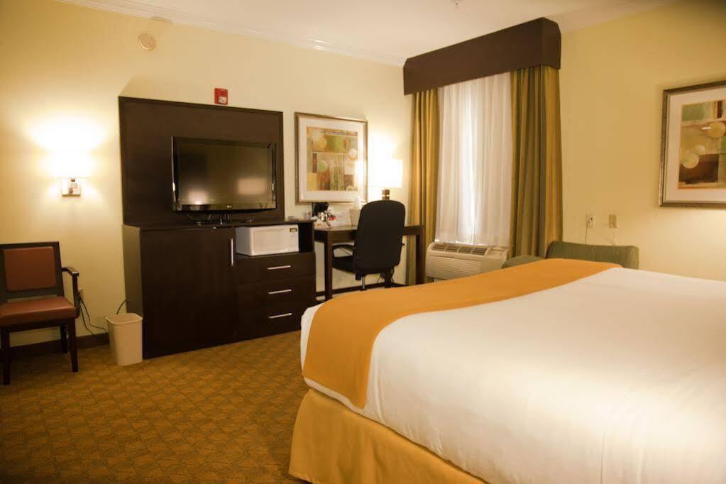 Holiday Inn Express Hotel & Suites Houston North Intercontinental By Ihg Exterior foto